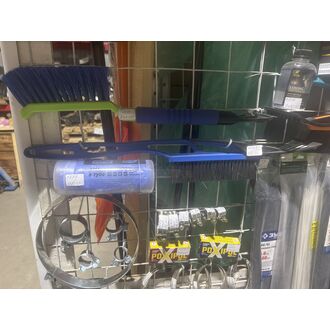 Щетка автомобильная синяя со скребком