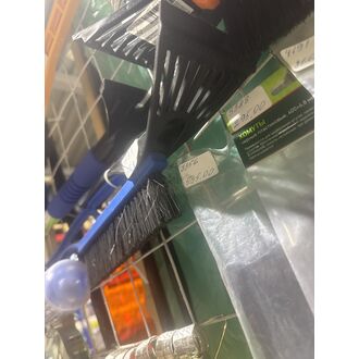 Щетка автомобильная синяя со скребком