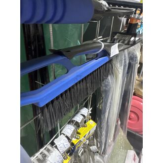 Щетка автомобильная синяя со скребком