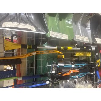 Щетка автомобильная со скребком и водосгоном телескопическая 980-1450мм 61042-145