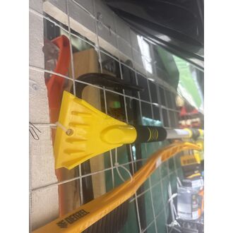 Щетка автомобильная со скребком и водосгоном телескопическая 980-1450мм 61042-145