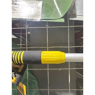 Щетка автомобильная со скребком и водосгоном телескопическая 980-1450мм 61042-145