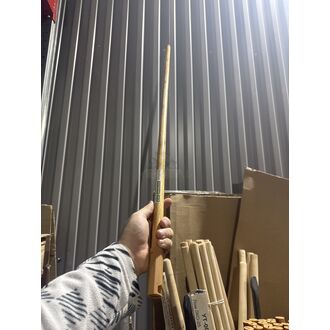 Черенок д/убор.инвентаря деревянный (эвкалипт) лакированный 120 см еврорезьба